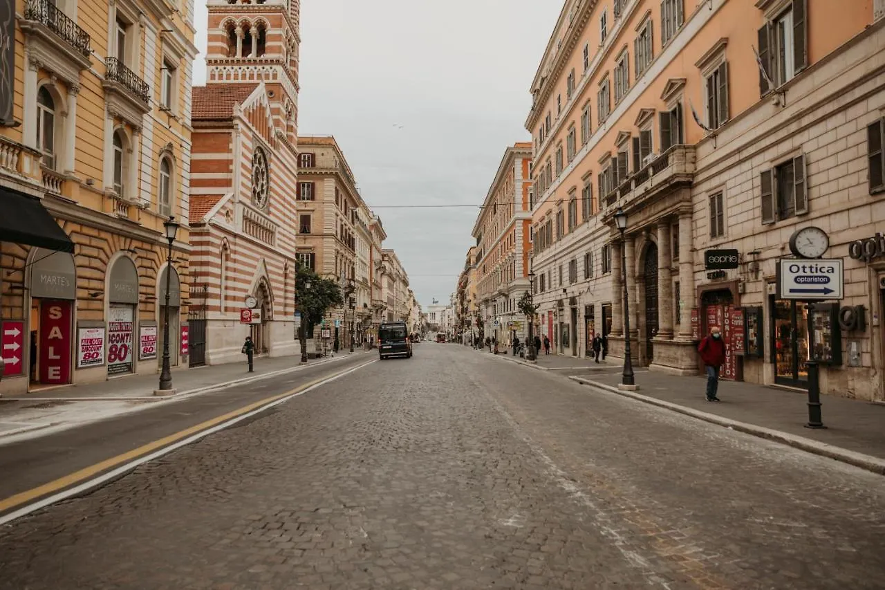 ** Konukevi Seven Otel Roma İtalya